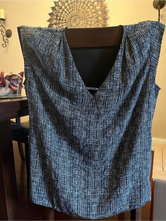 Banana Republic Tops - Banana Republic Black and White Crosshatch Sleeveless Top